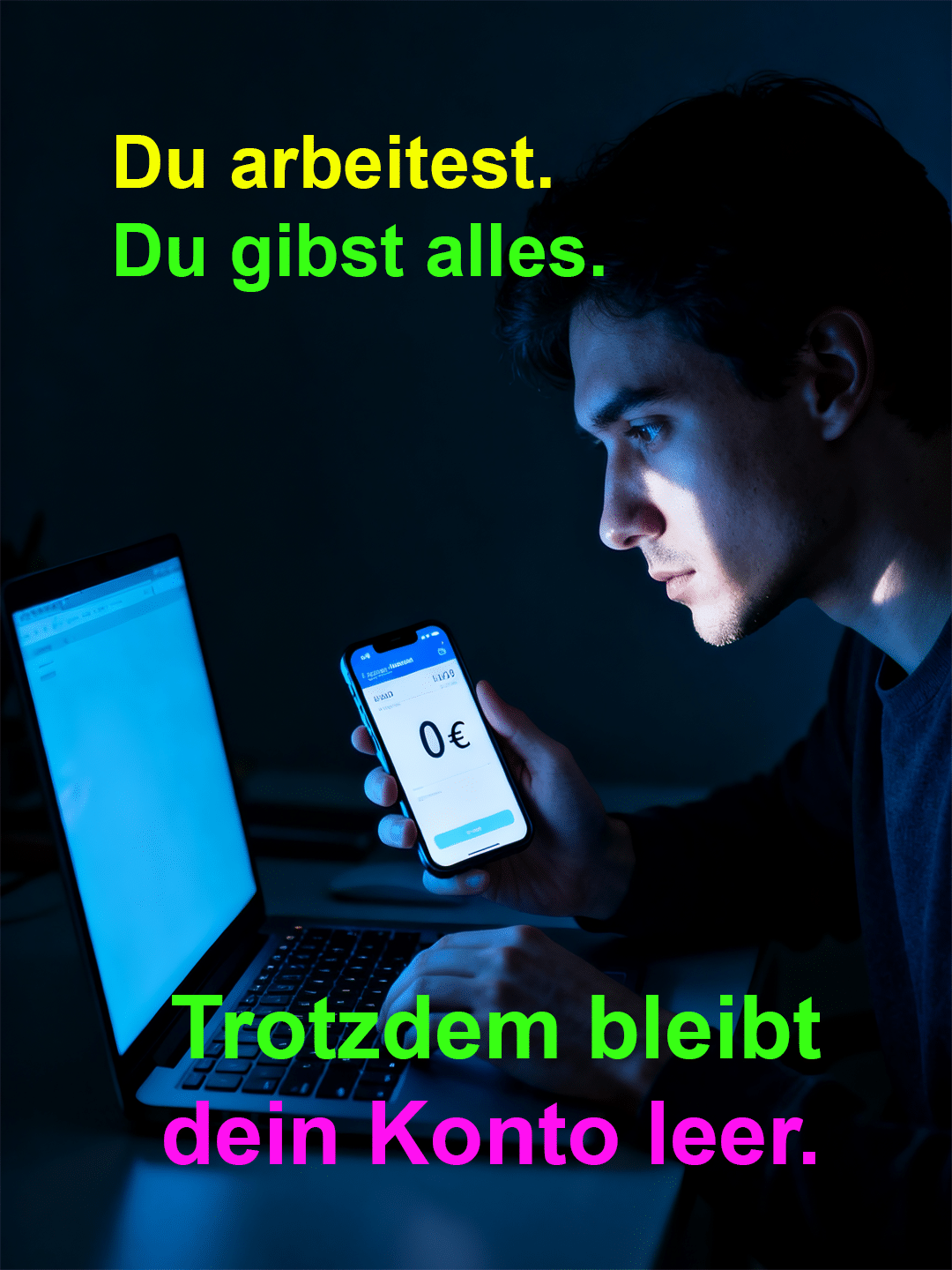 Ein junger Mann starrt besorgt auf sein Handy, das eine "0€" Anzeige zeigt, während er an einem Laptop sitzt.